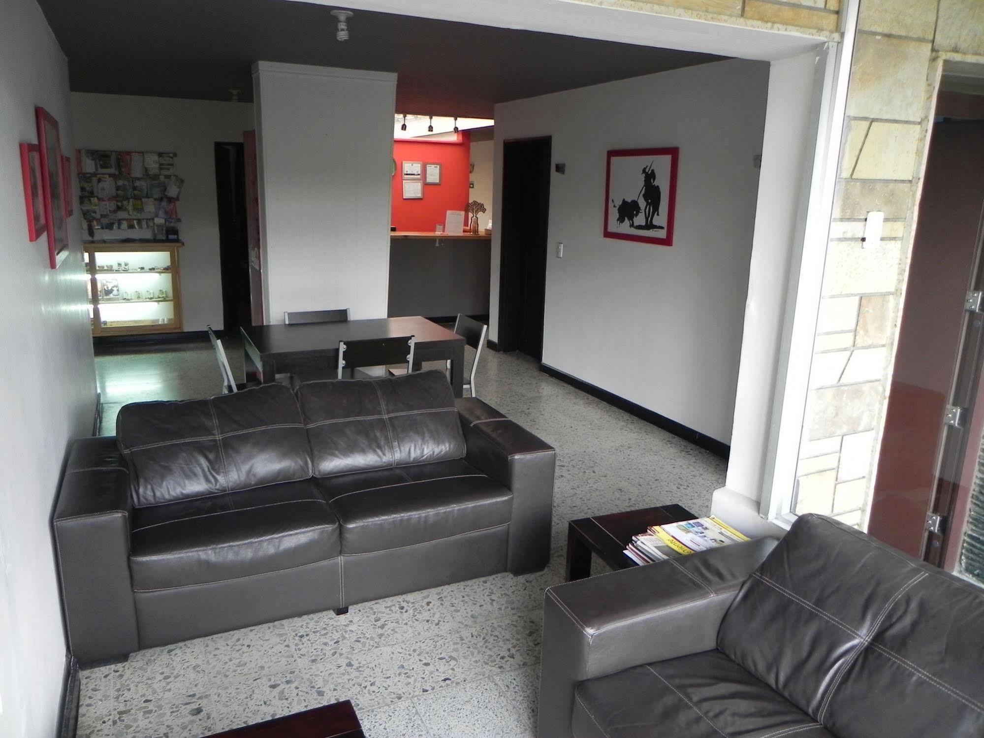 Hostal Tamarindo Inn Medellín Extérieur photo