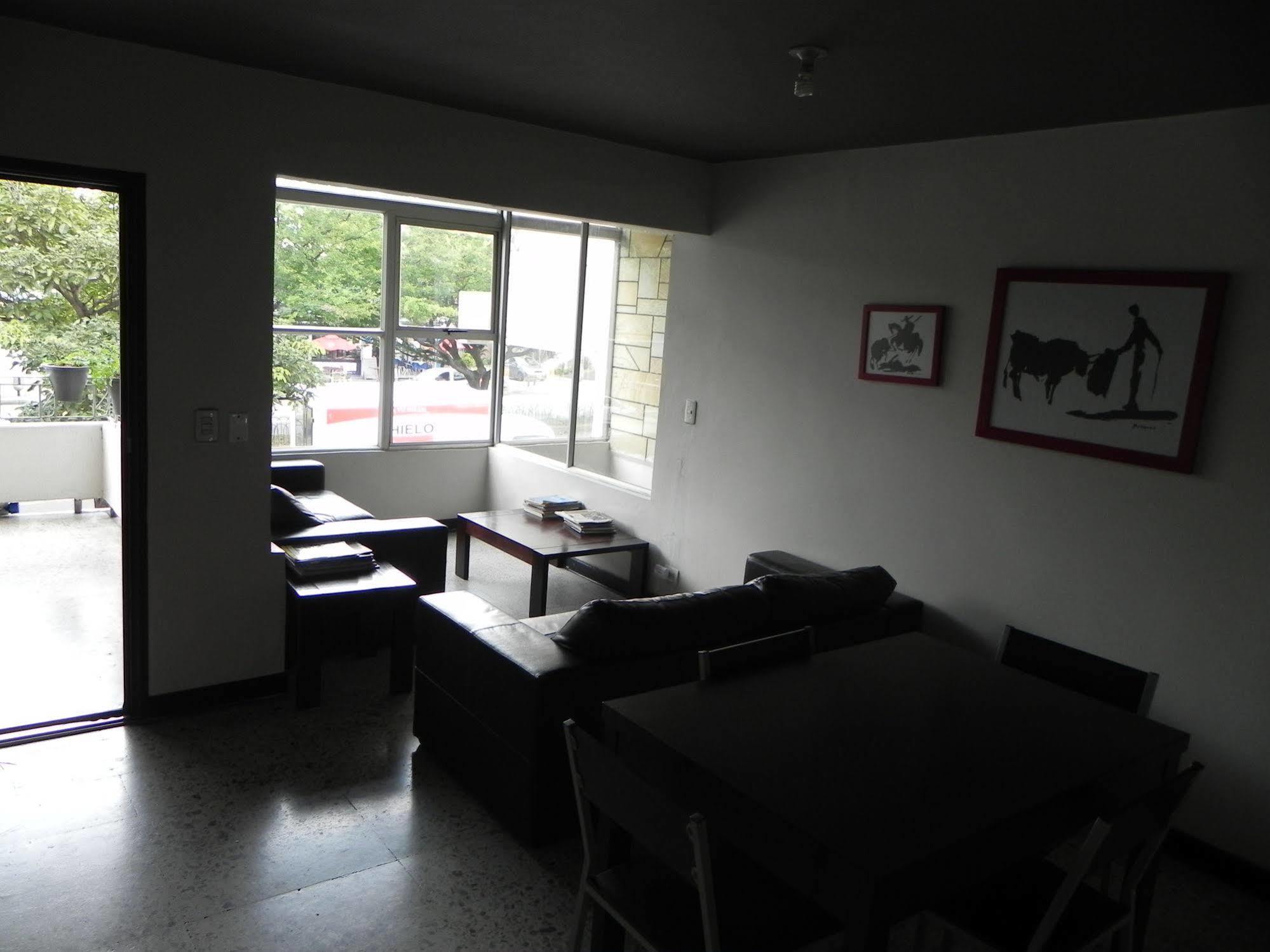 Hostal Tamarindo Inn Medellín Extérieur photo