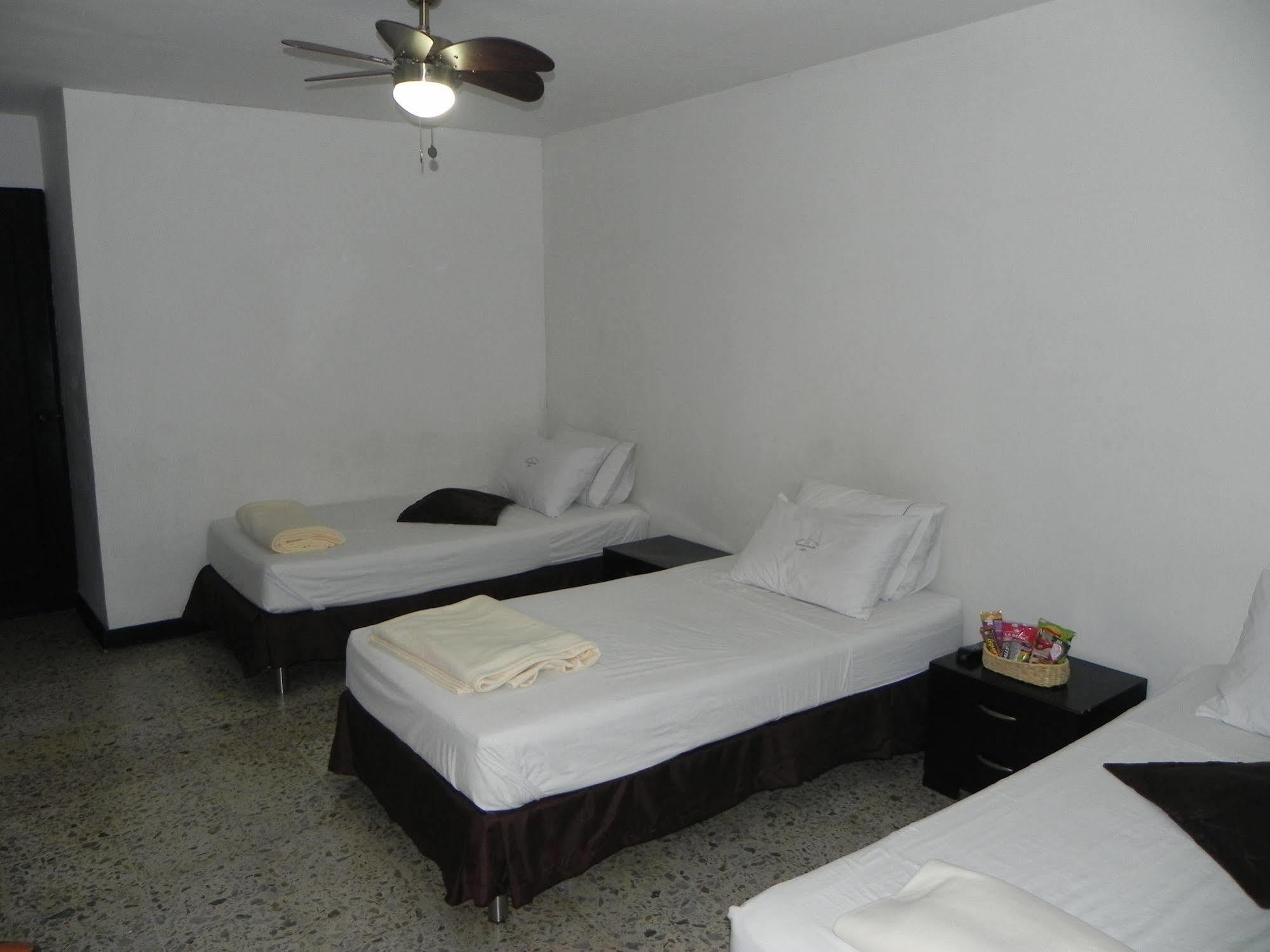 Hostal Tamarindo Inn Medellín Extérieur photo