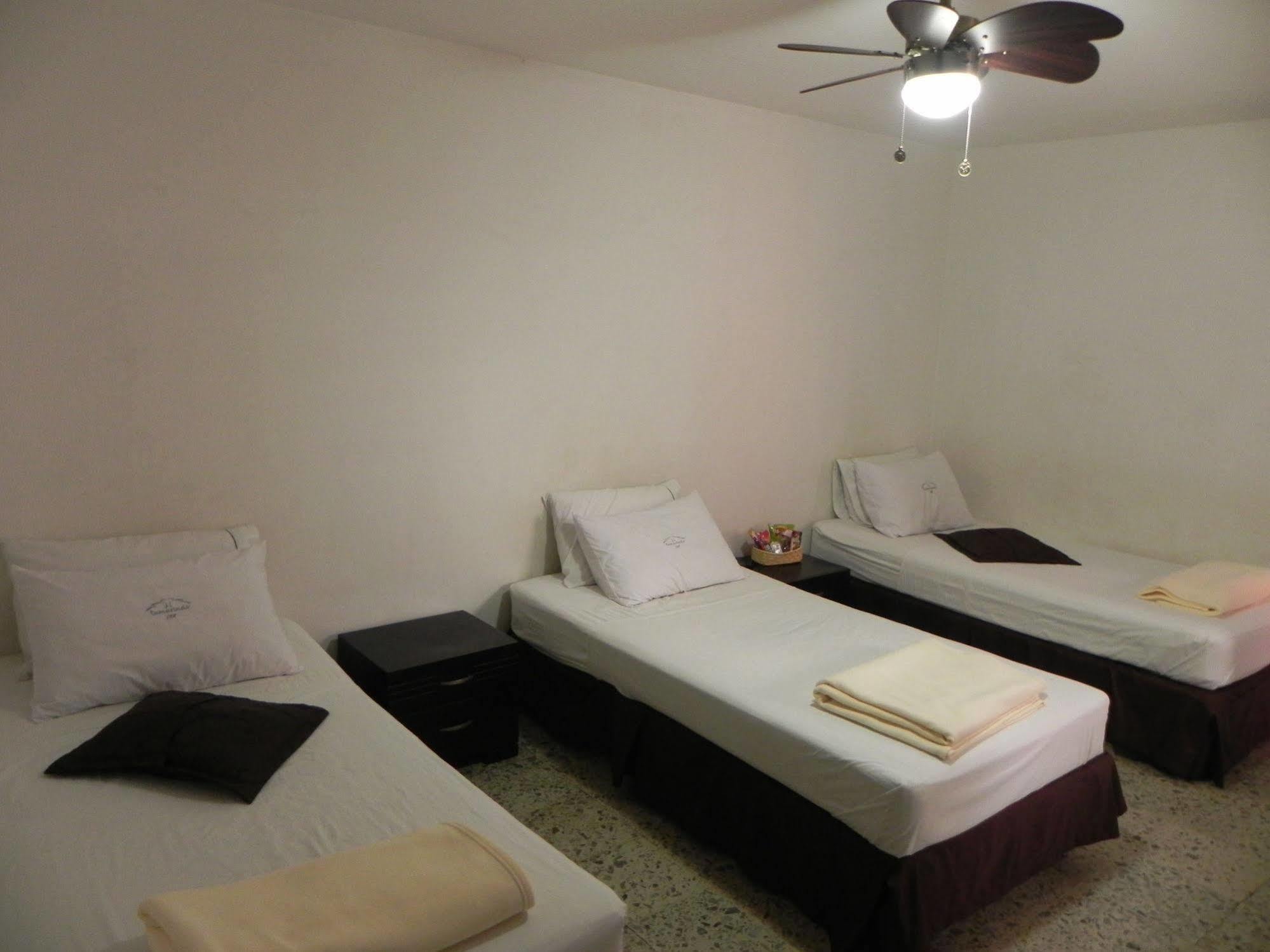 Hostal Tamarindo Inn Medellín Extérieur photo