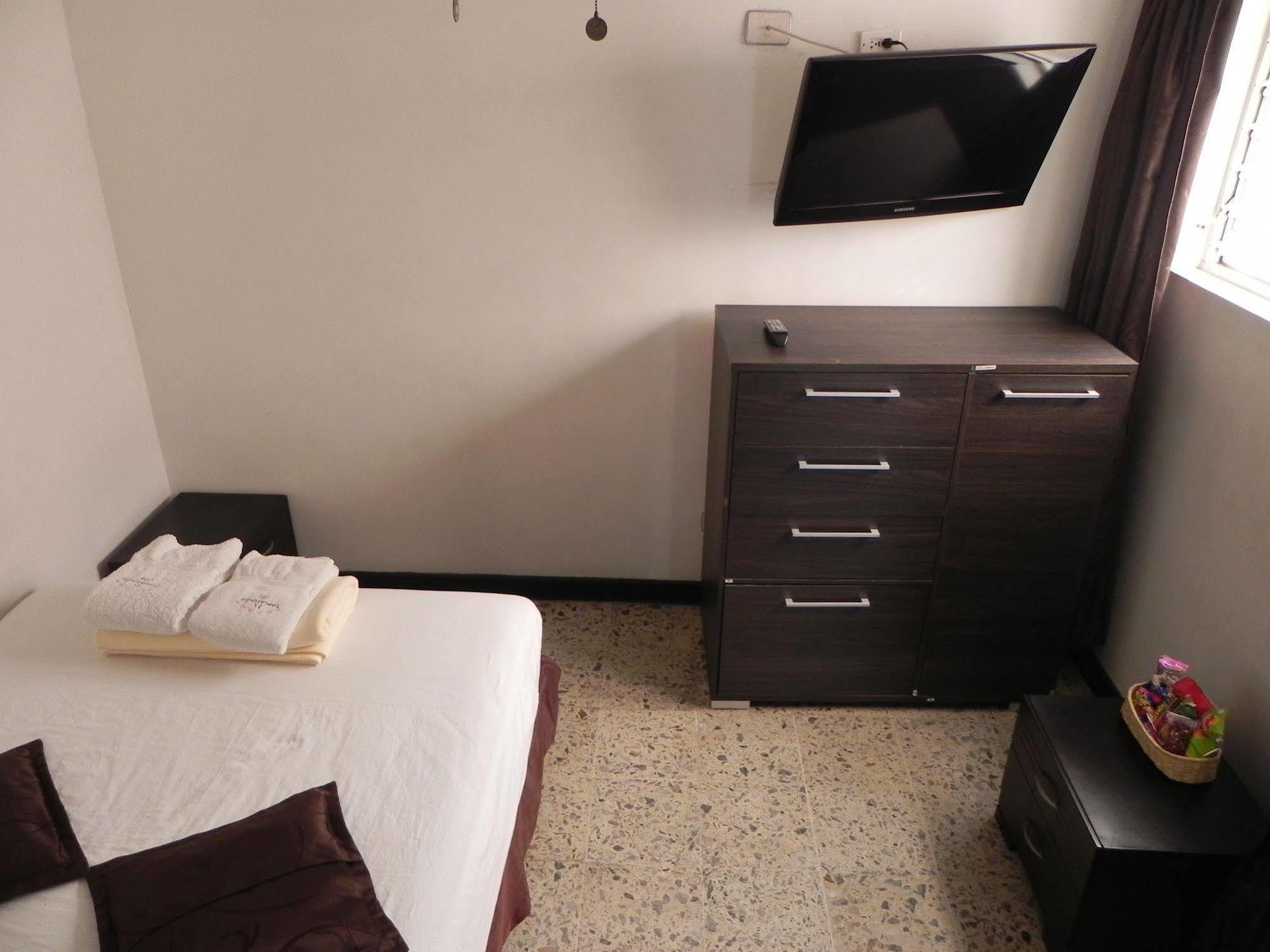 Hostal Tamarindo Inn Medellín Extérieur photo